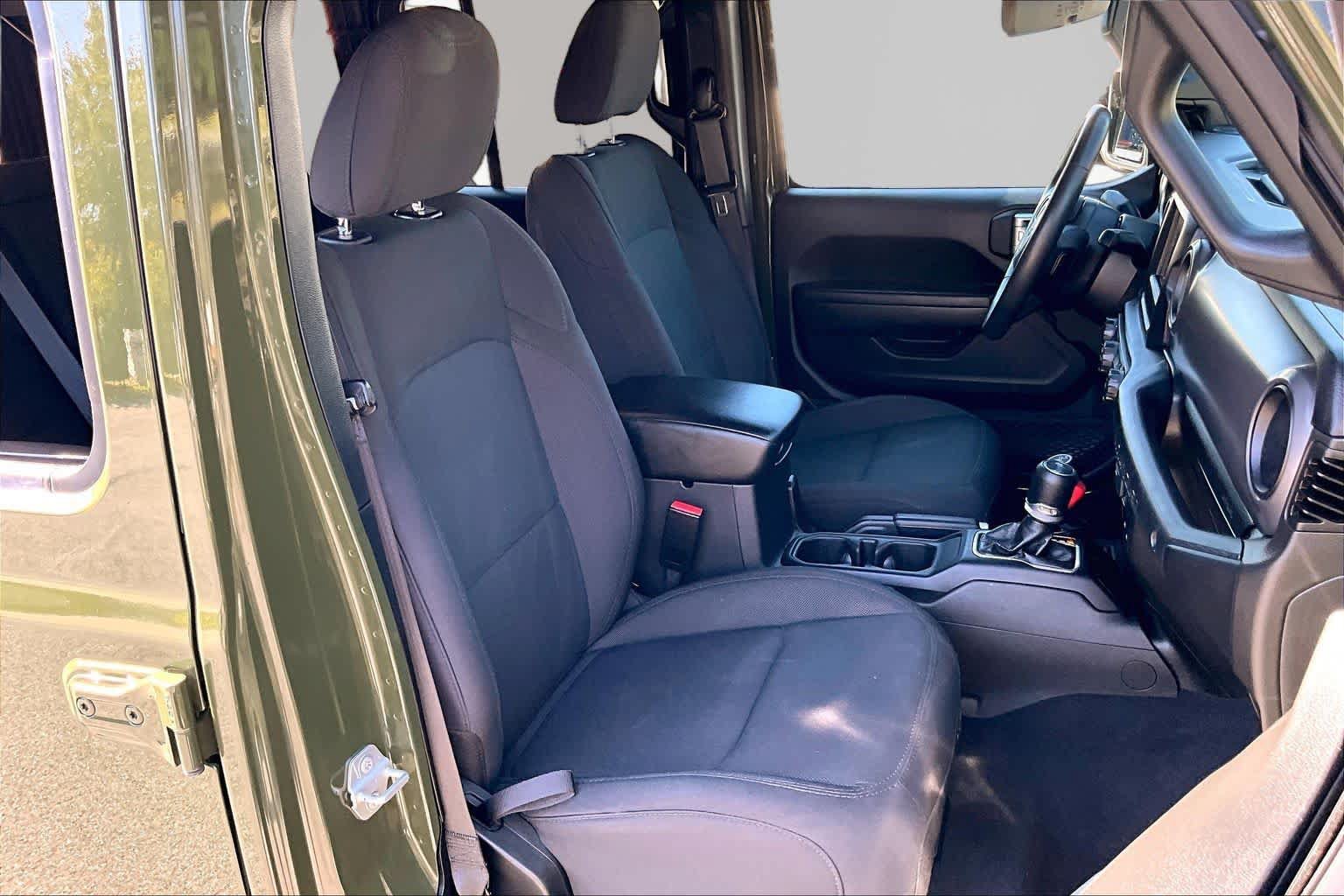 Used 2023 Jeep Wrangler Unlimited w/ Cold Weather Group AWD/4WD image 9