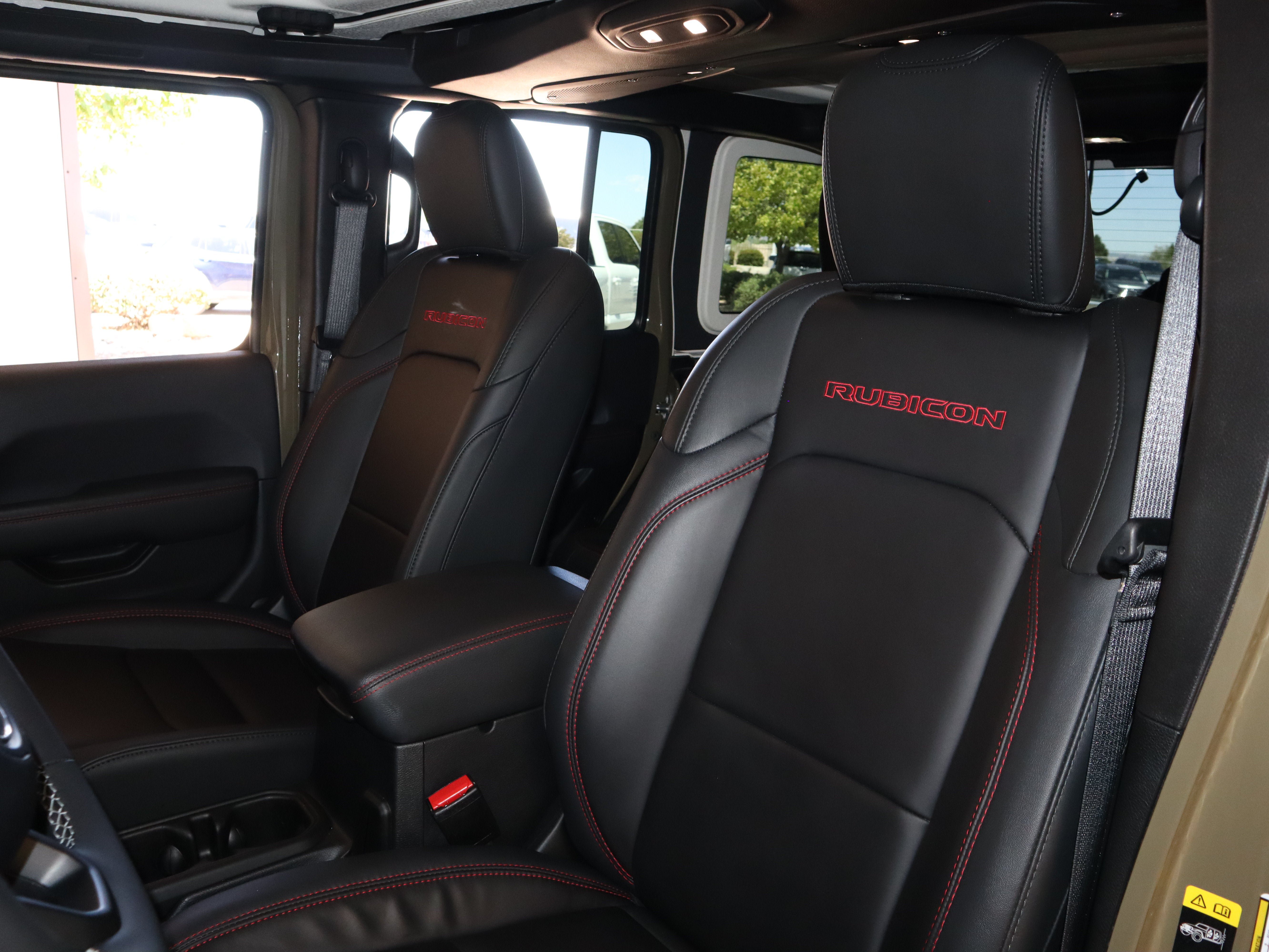 Used 2025 Jeep Wrangler Unlimited Rubicon AWD/4WD image 33