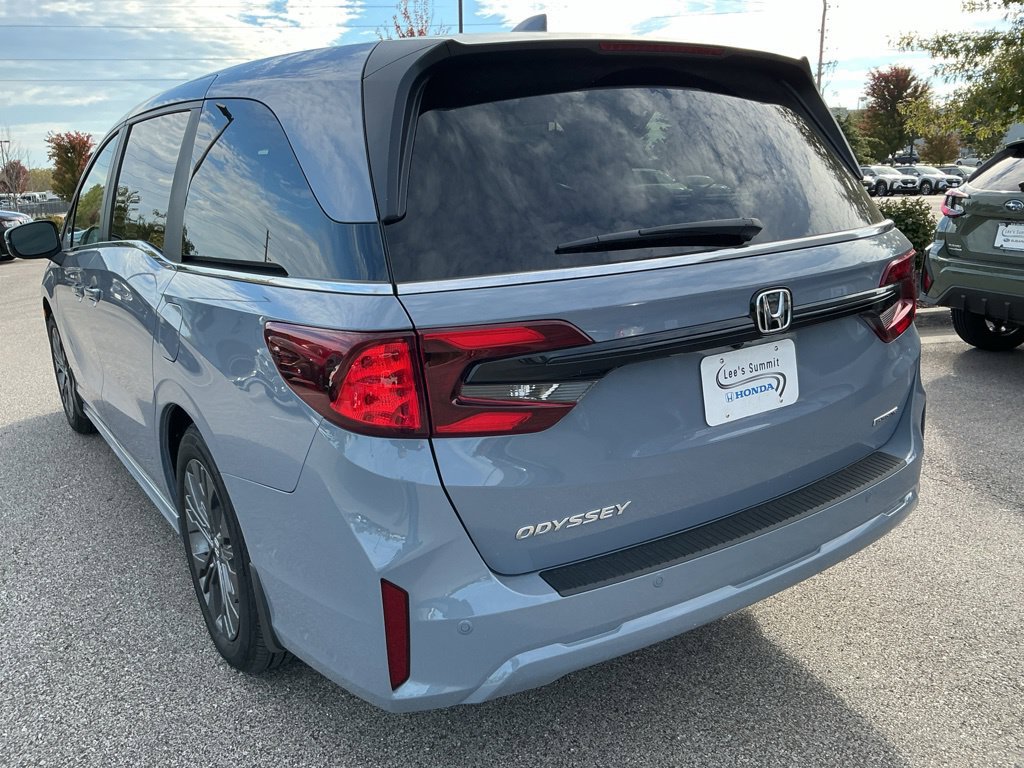 Certified 2026 Honda Odyssey Touring image 9