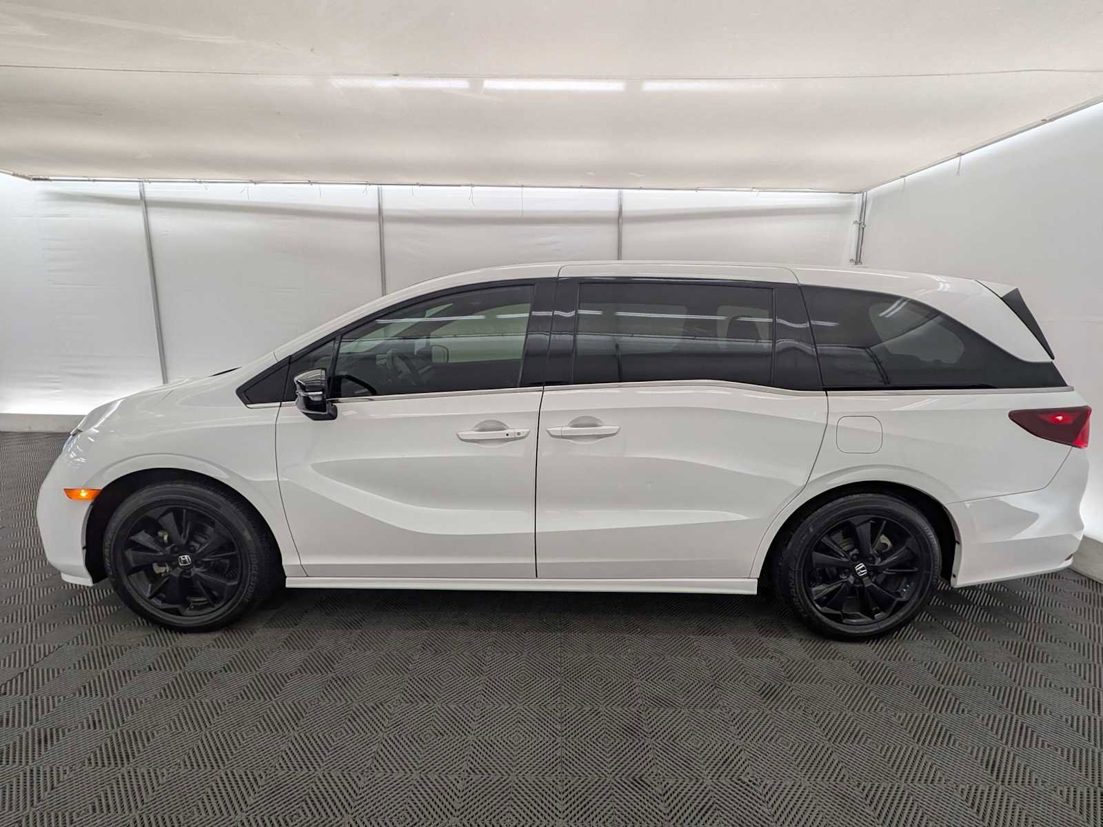 Used 2023 Honda Odyssey Sport image 3