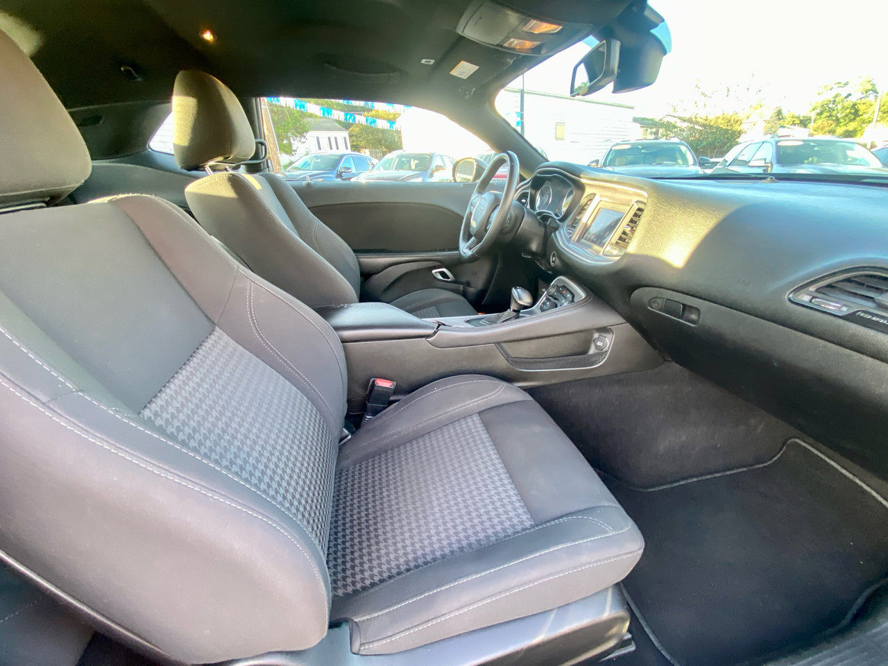 Used 2019 Dodge Challenger SXT image 9