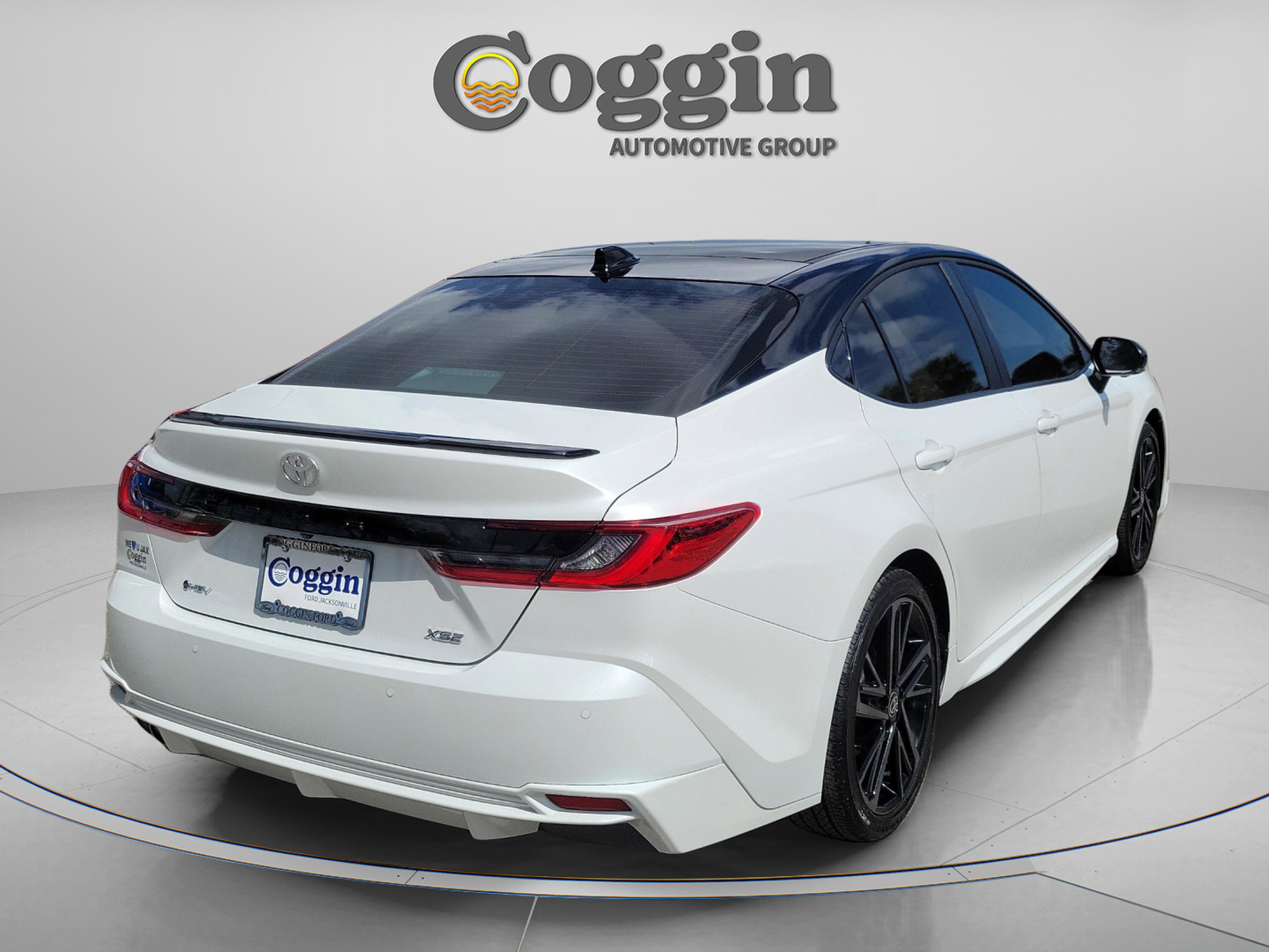 Used 2025 Toyota Camry XSE w/ Premium Plus Package image 4