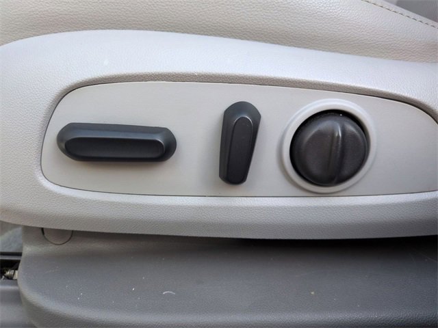 Used 2023 GMC Acadia SLT image 13