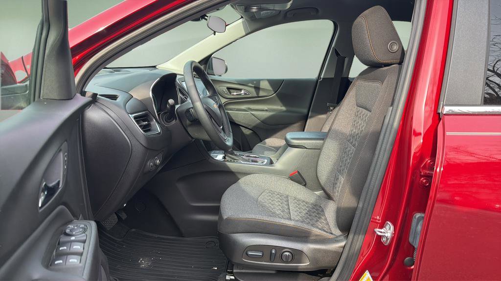 Used 2024 Chevrolet Equinox LT image 11