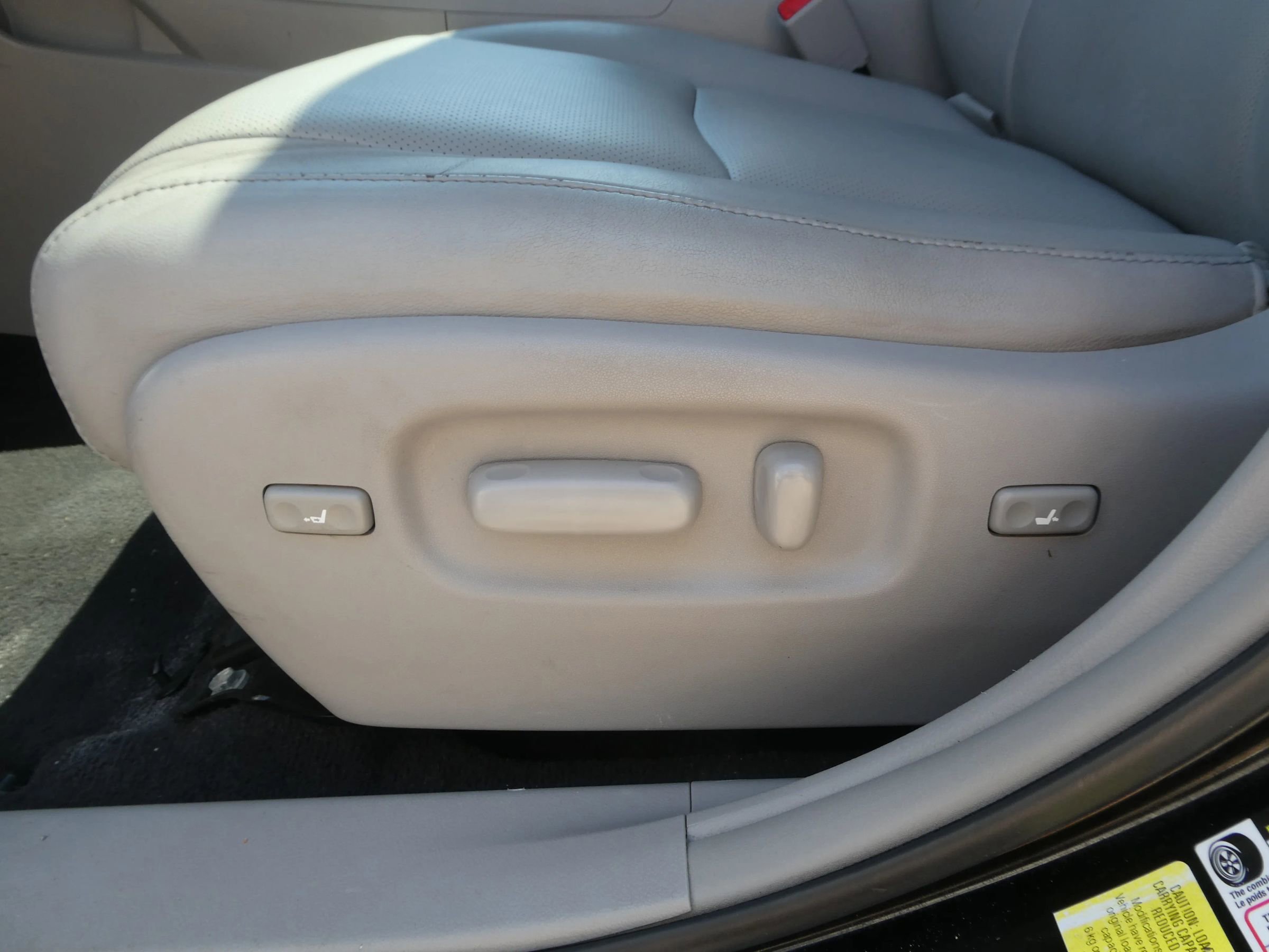 Used 2012 Toyota Highlander Limited w/ Tow Pkg FWD image 16
