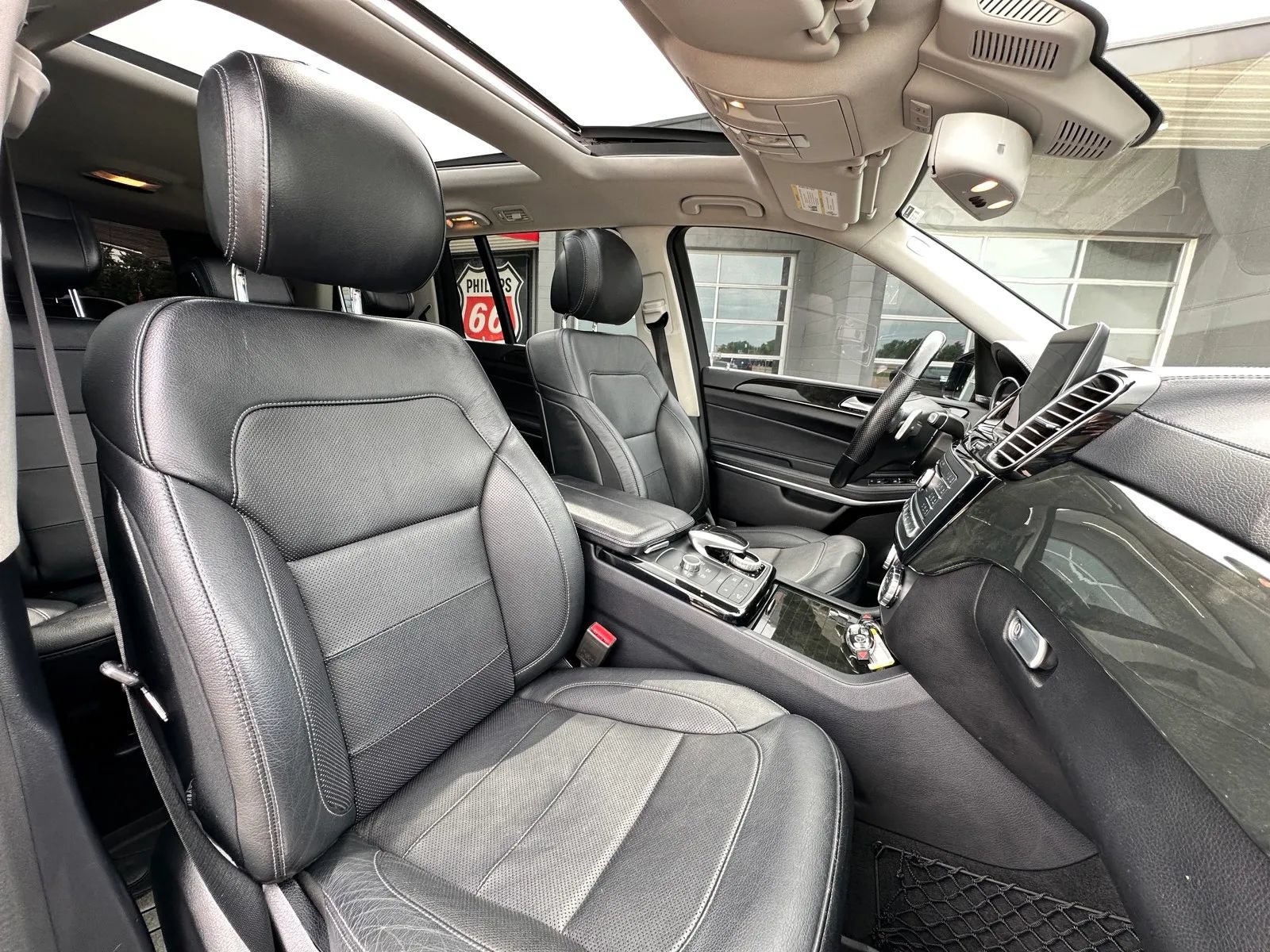 Used 2018 Mercedes-Benz GLS 550 4MATIC w/ Driver Assistance Package image 24