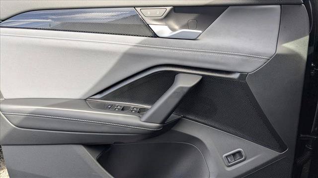 New 2026 Volkswagen Tiguan SE AWD/4WD image 12
