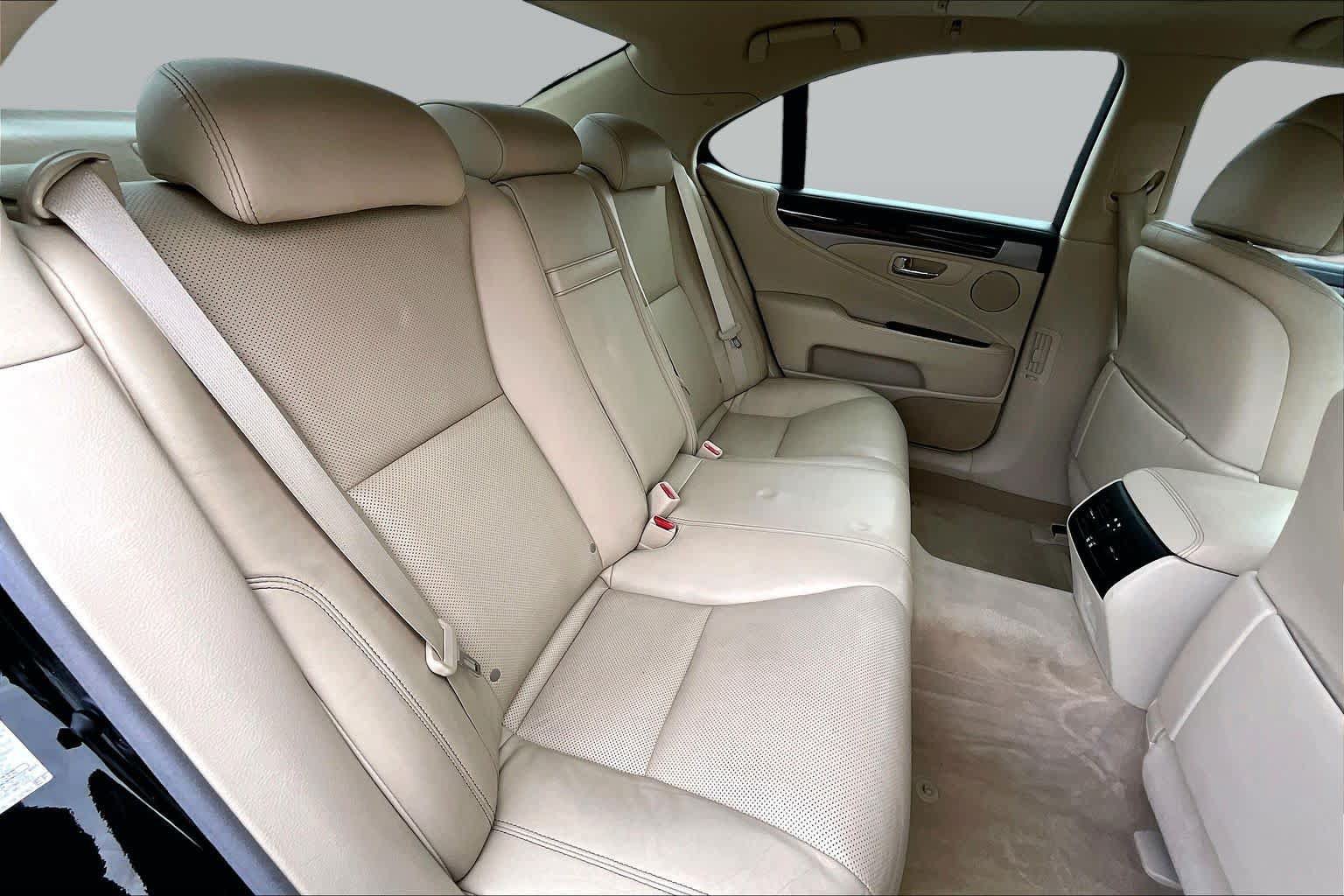 Used 2016 Lexus LS 460 w/ Comfort Package RWD image 18