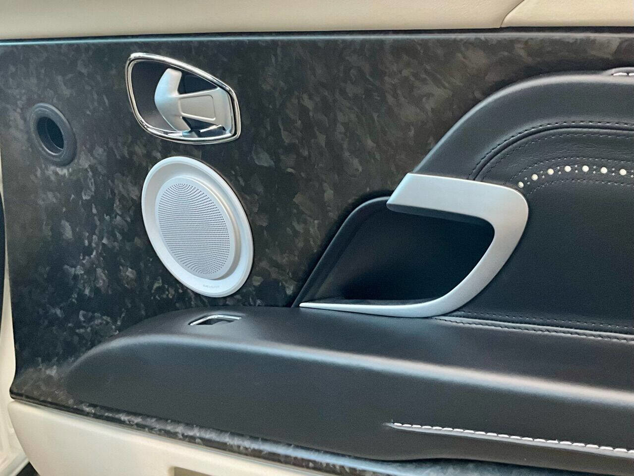 Used 2018 Aston Martin DB11 V12 image 41