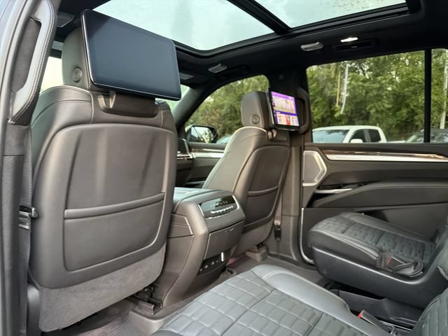 Used 2025 Cadillac Escalade Sport Platinum w/ LPO, ONYX Package AWD/4WD image 12