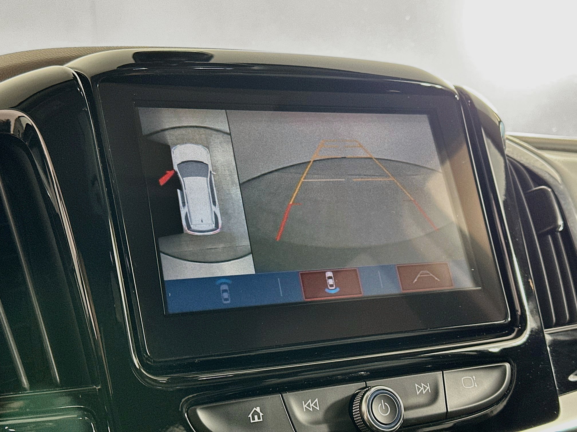 Used 2019 Chevrolet Traverse Premier w/ Driver Confidence II Package FWD image 23