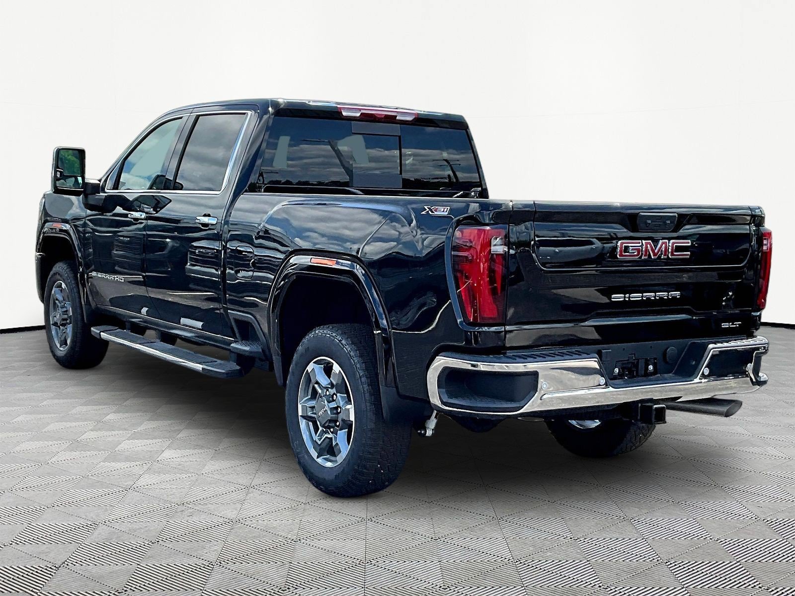 New 2026 GMC Sierra 2500 SLT w/ SLT Premium Package AWD/4WD image 4