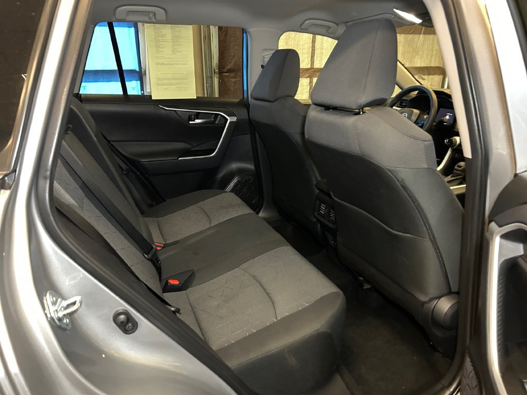 Used 2025 Toyota RAV4 XLE AWD/4WD image 17