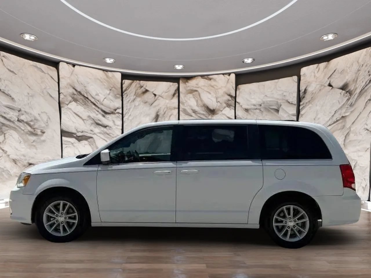Used 2020 Dodge Grand Caravan SXT FWD image 4