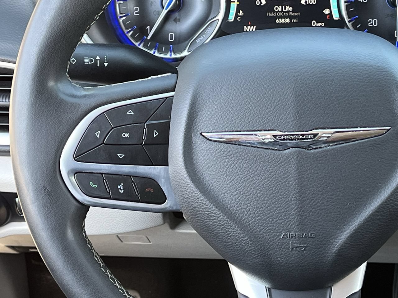 Used 2024 Chrysler Pacifica Touring-L FWD image 12