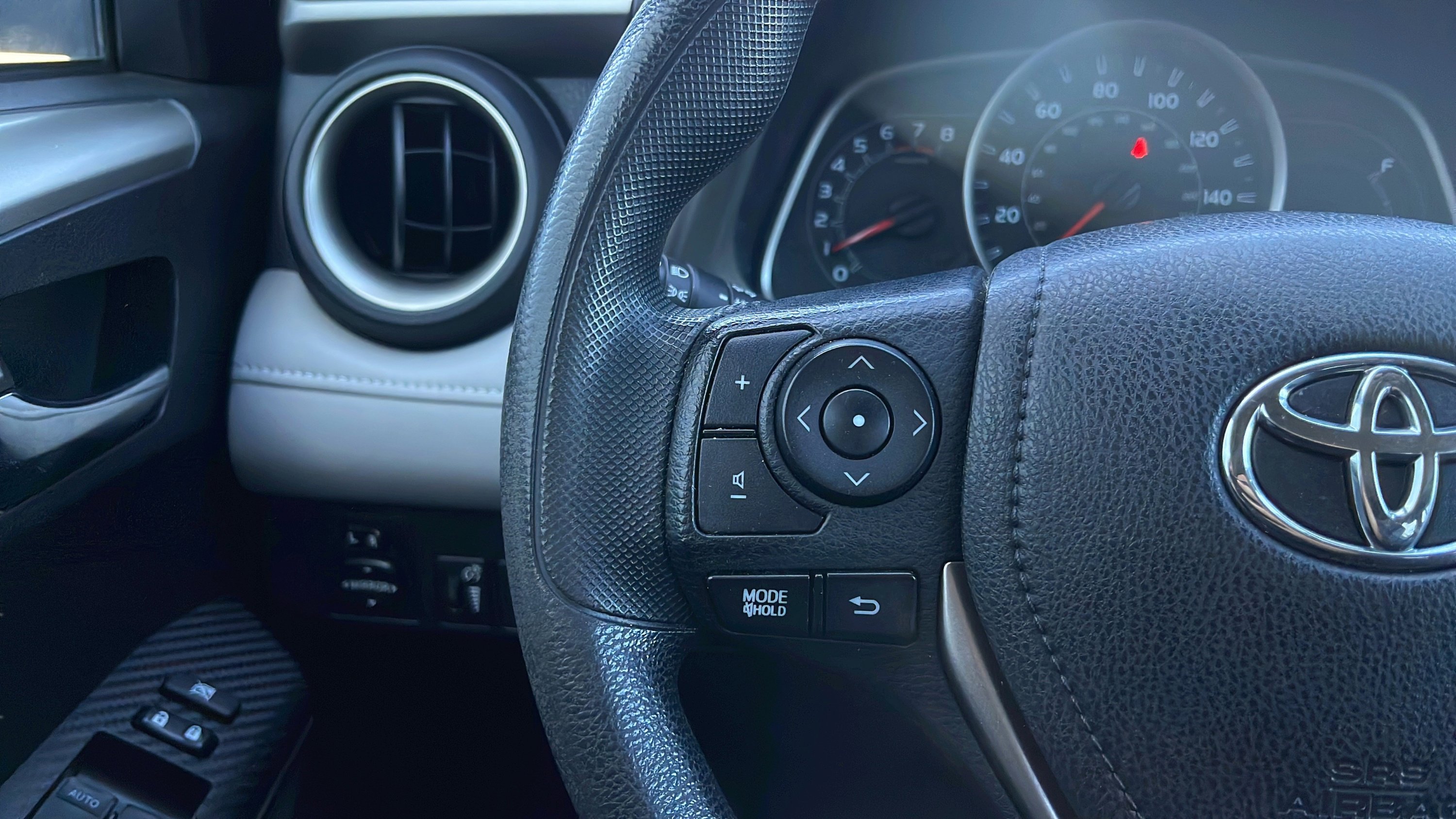 Used 2015 Toyota RAV4 XLE AWD/4WD image 11