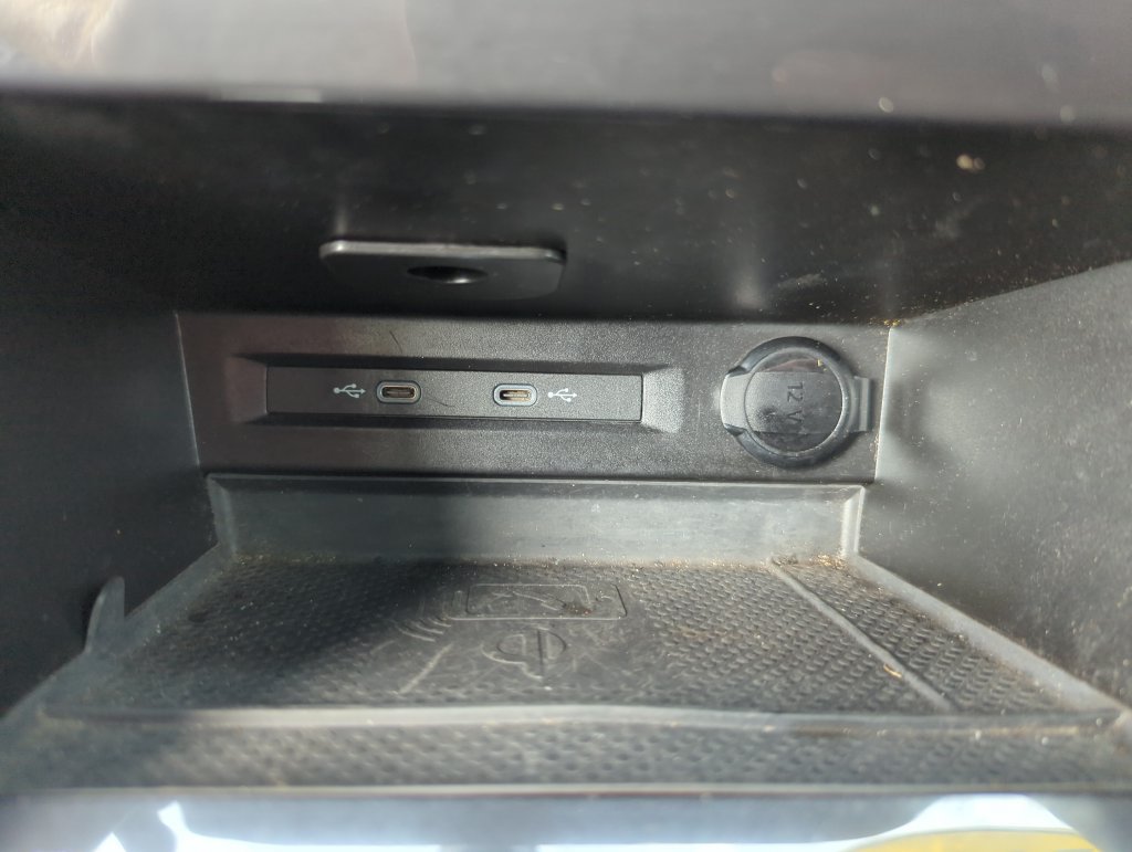Used 2024 Volkswagen Tiguan SE R-Line FWD image 39