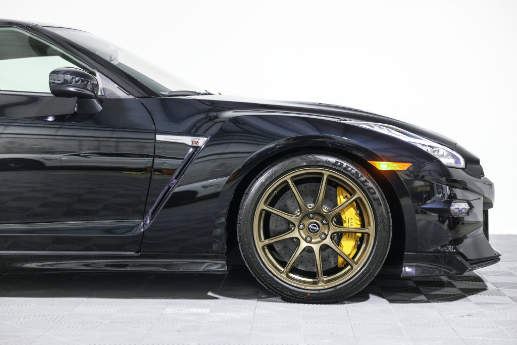 Used 2024 Nissan GT-R w/ Floor Mat Package AWD/4WD image 3