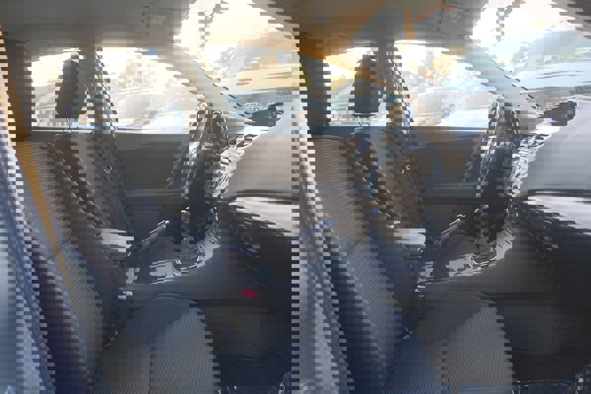 Used 2013 MAZDA MAZDA3 i Touring image 26