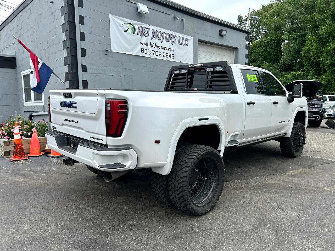 Used 2024 GMC Sierra 3500 Denali Ultimate image 8