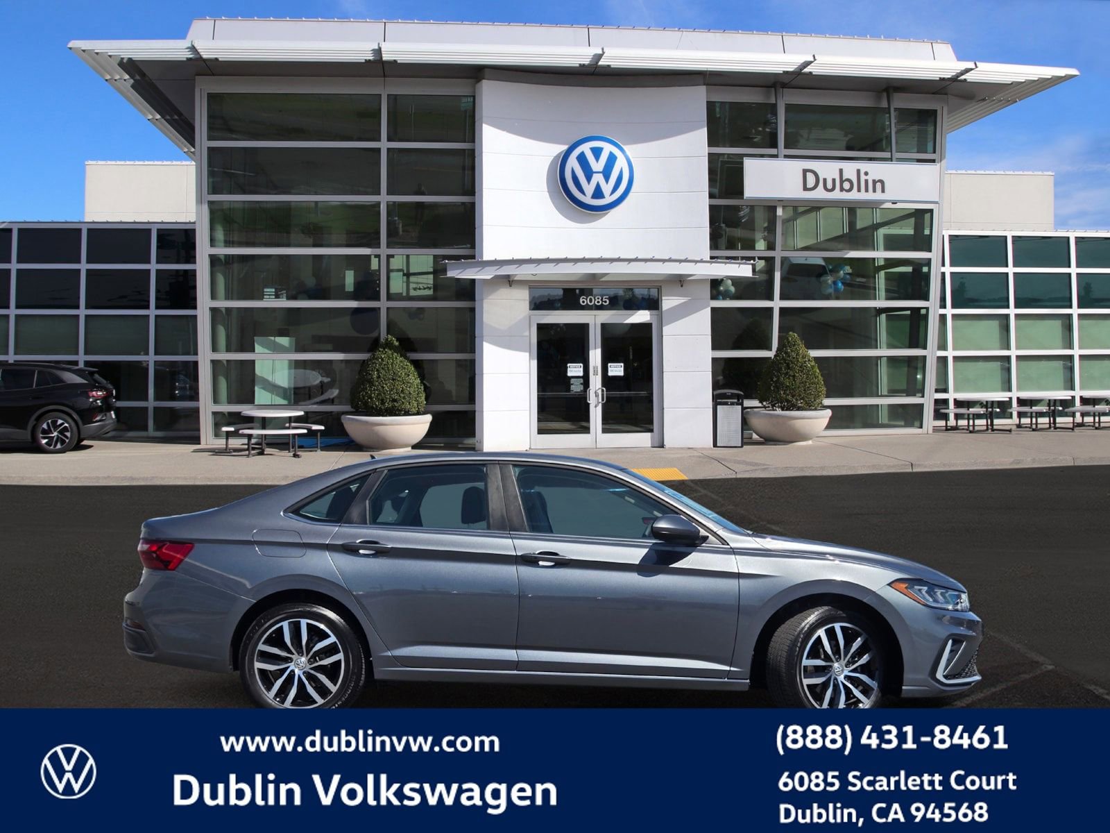 Used 2025 Volkswagen Jetta SE w/ Sunroof Package FWD image 3