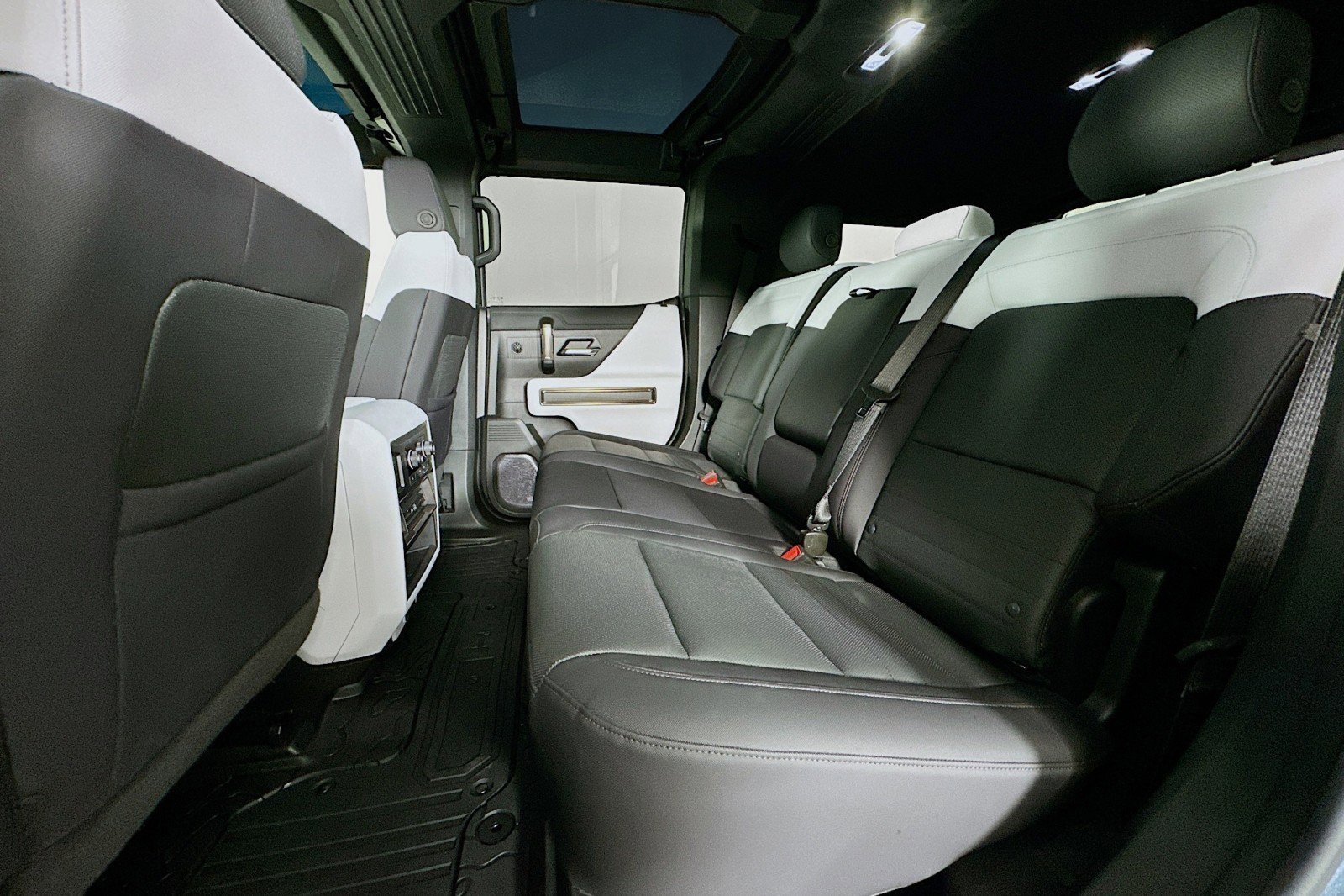 Used 2025 GMC Hummer EV 3X w/ LPO, Cargo Utility Package image 9