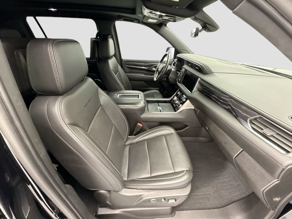 Used 2021 GMC Yukon XL Denali w/ Denali Premium Package AWD/4WD image 19