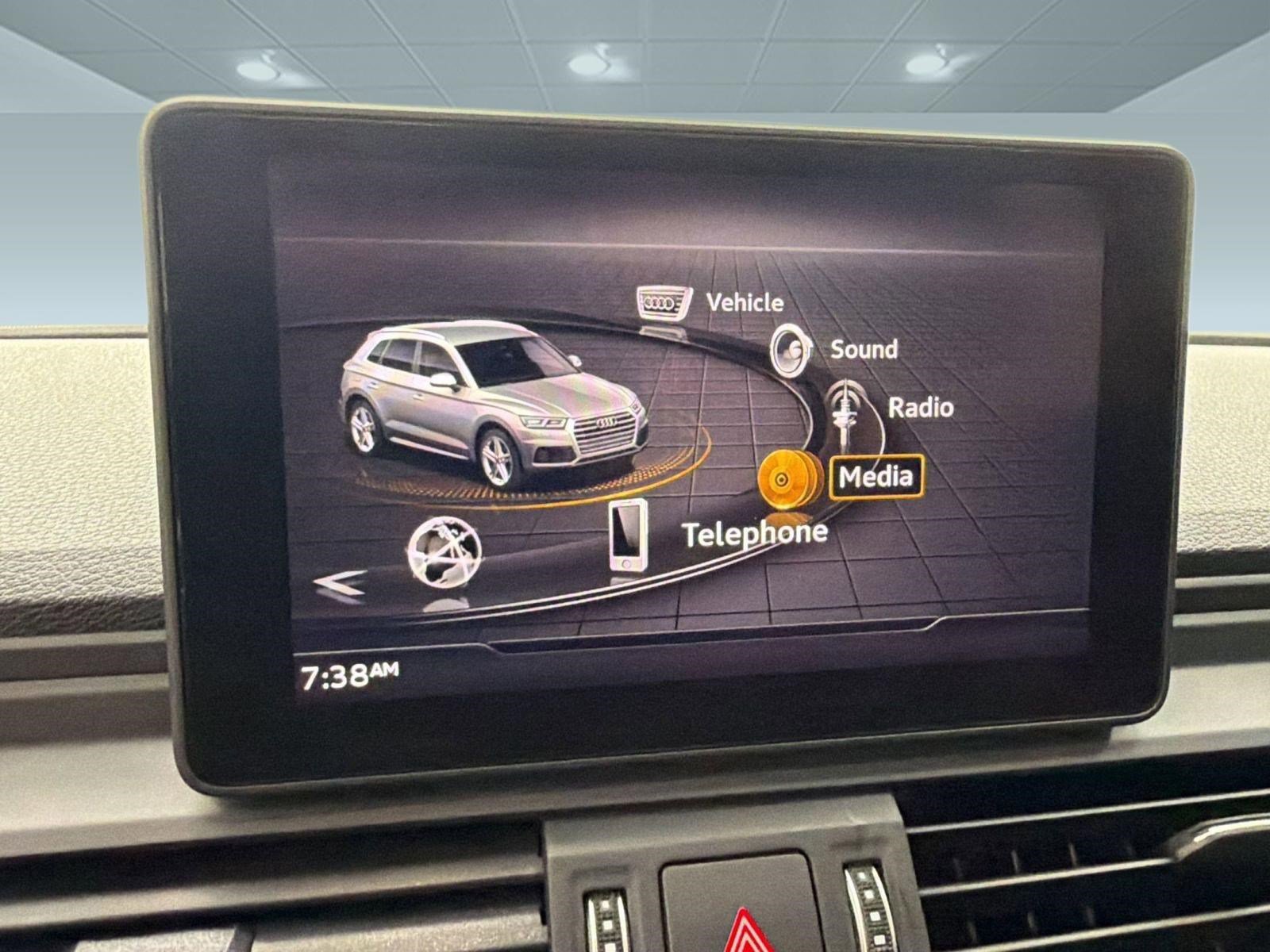 Used 2020 Audi Q5 Premium w/ Convenience Package image 19