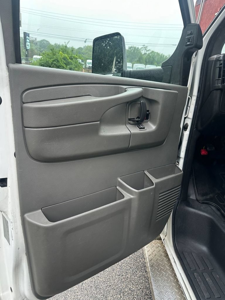 Used 2011 Chevrolet Express 4500 w/ Ambulance Package RWD image 8