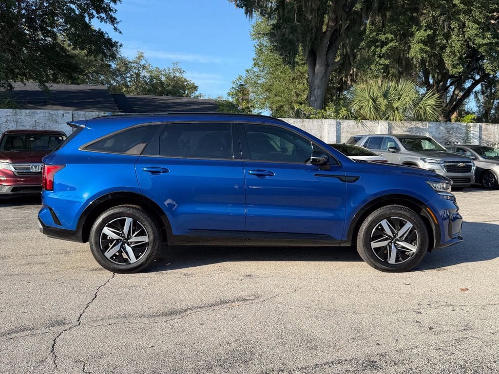 Certified 2023 Kia Sorento S w/ Panoramic Sunroof Package FWD image 4