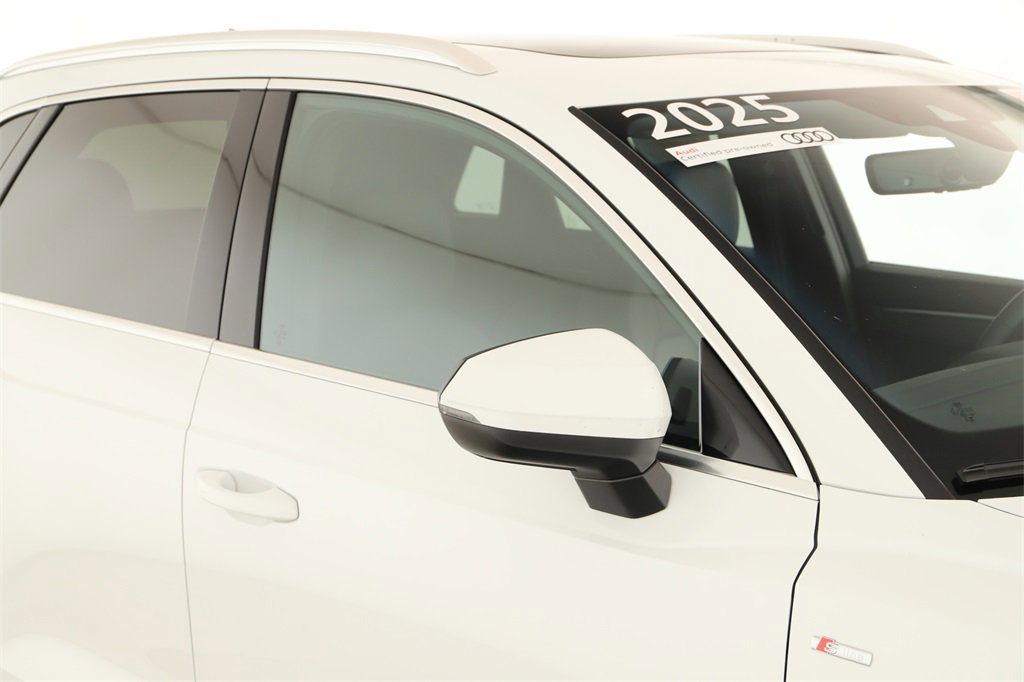 Certified 2025 Audi Q3 2.0T Premium w/ Convenience Package image 36