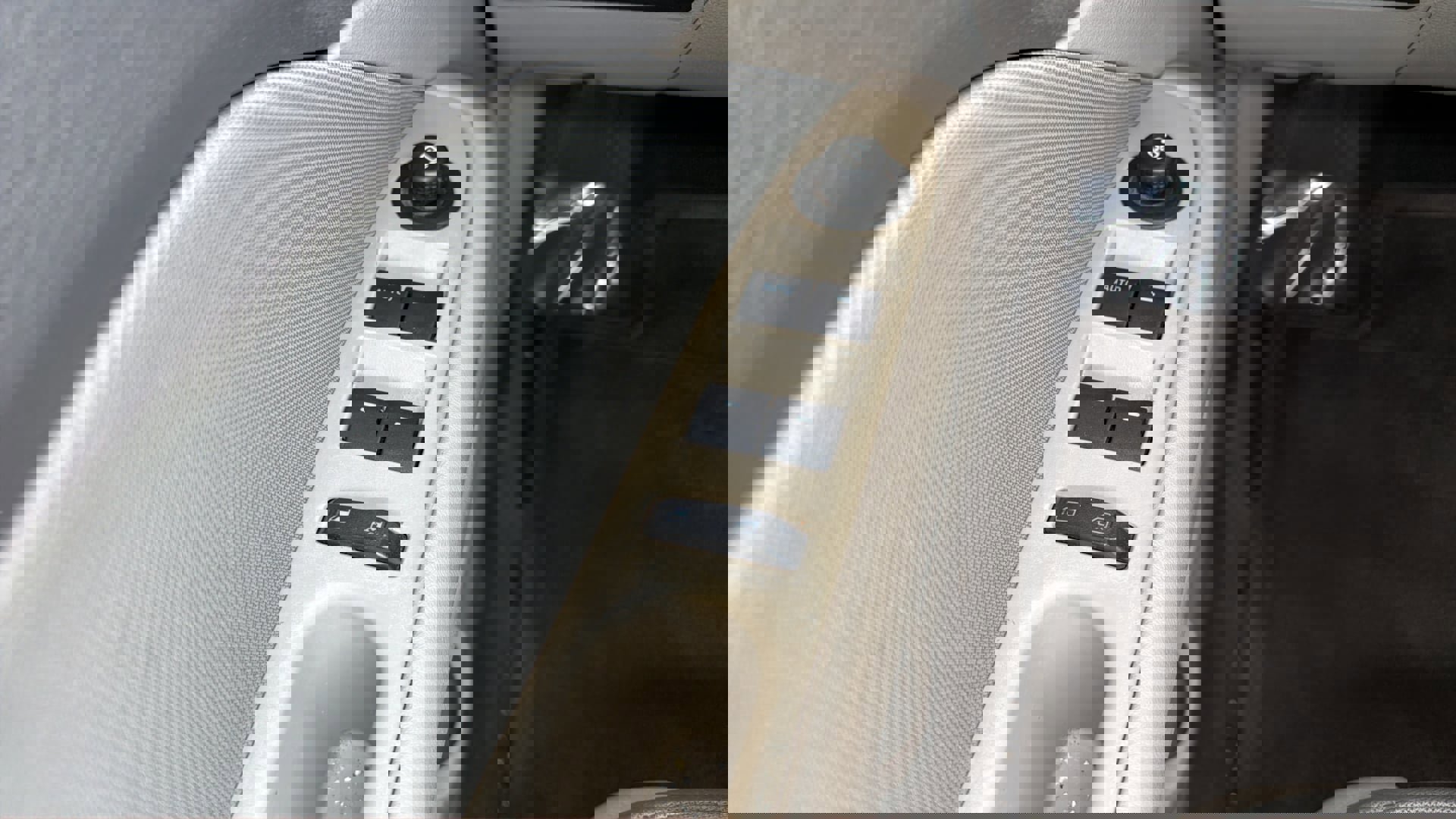 Used 2012 Ford Fusion SE image 18