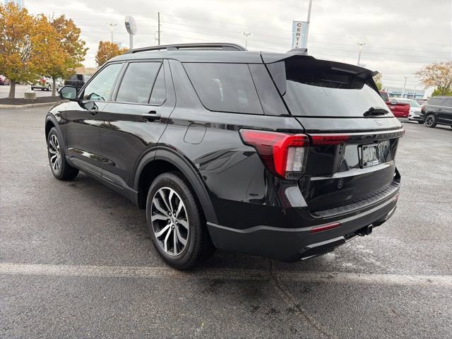 Used 2025 Ford Explorer ST-Line image 3