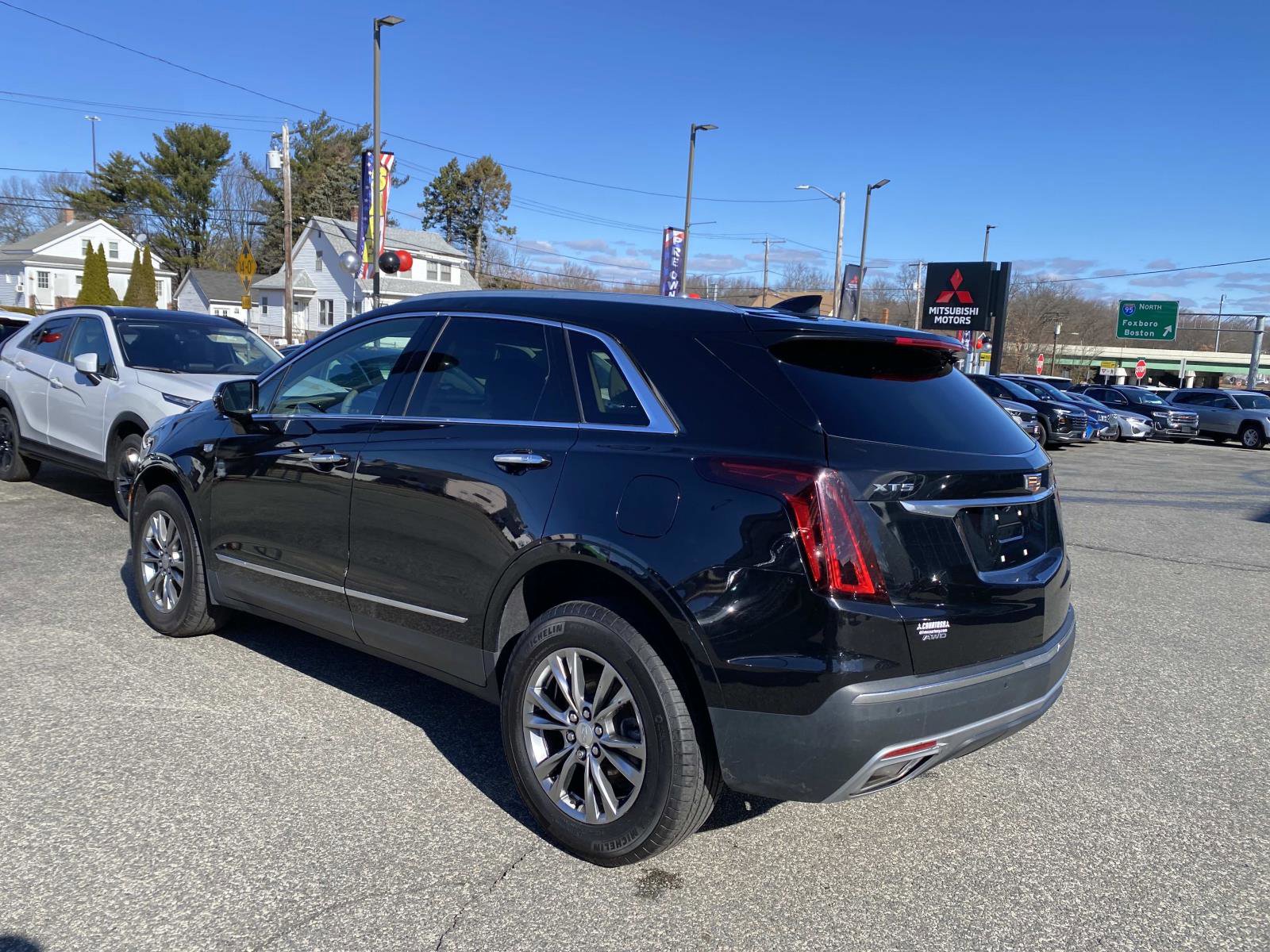 Used 2021 Cadillac XT5 Premium Luxury image 3
