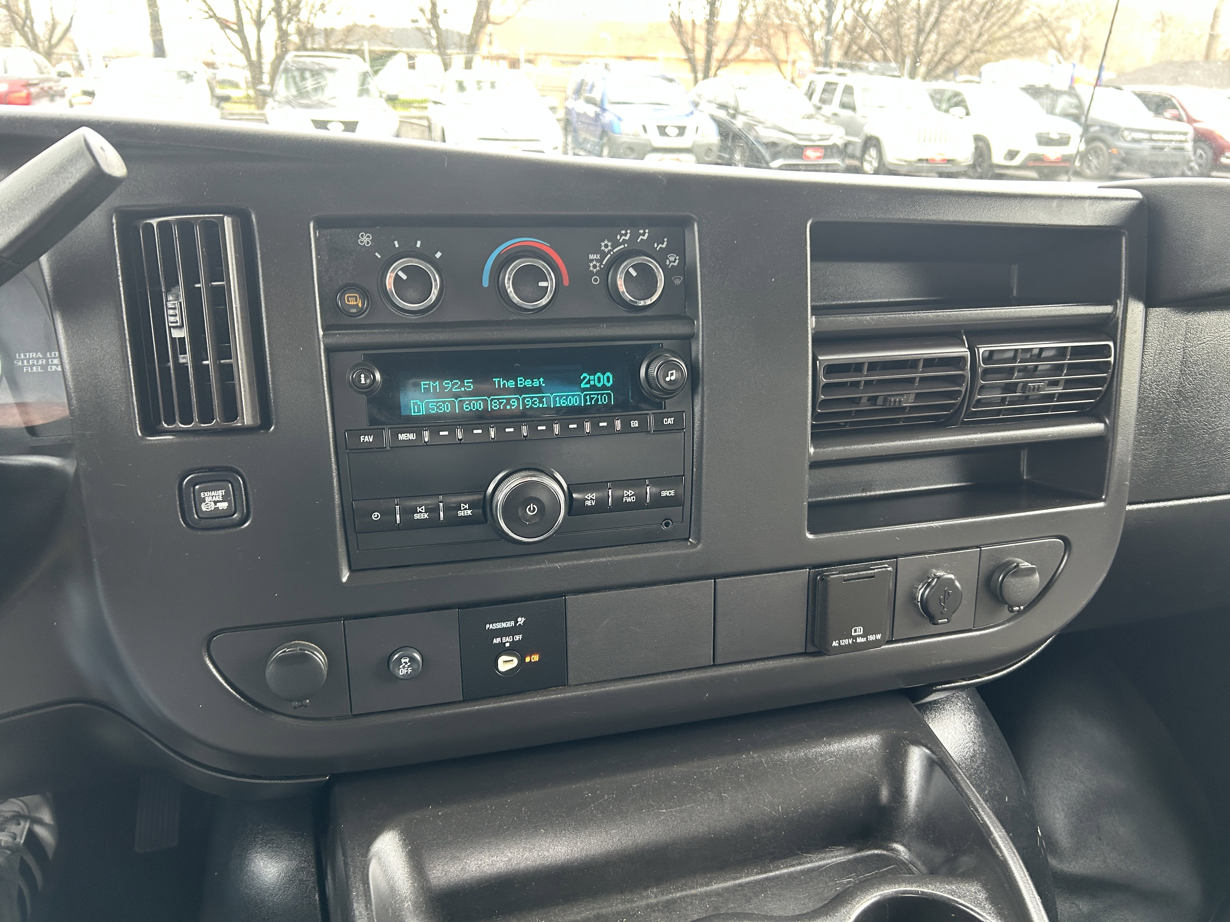 Used 2017 Chevrolet Express 3500 Extended image 15