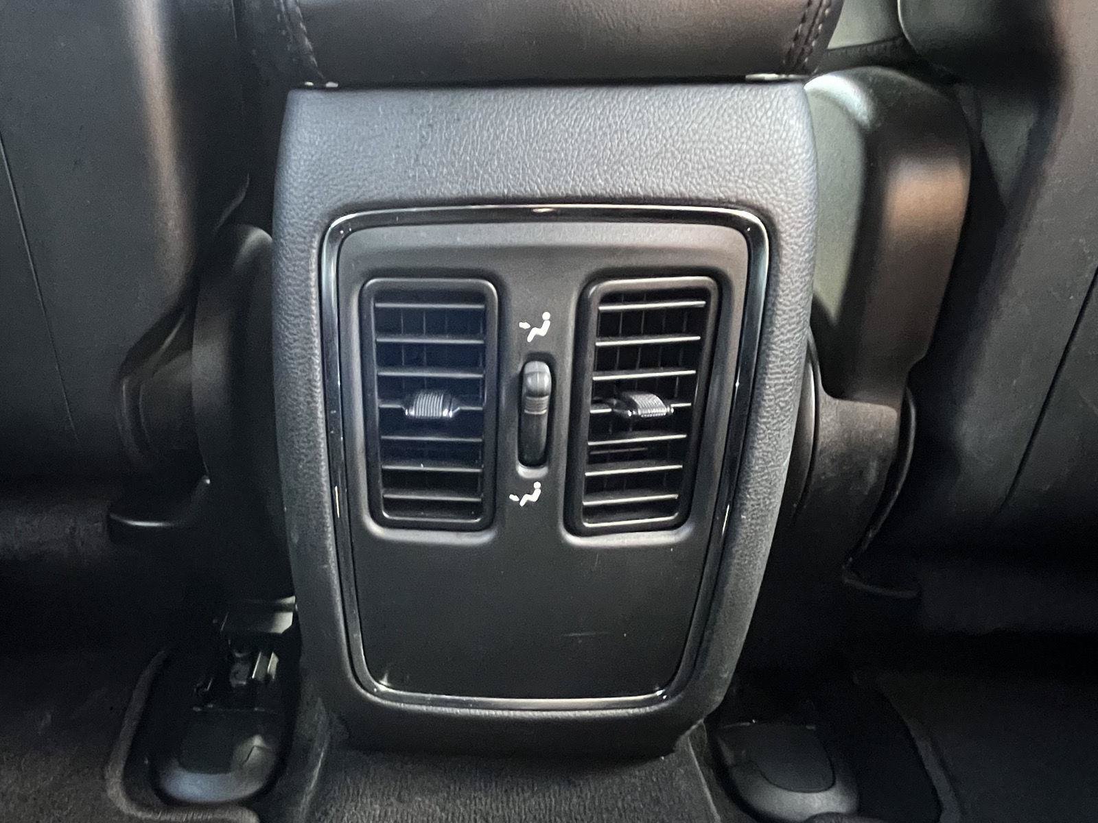 Used 2019 Jeep Grand Cherokee Laredo w/ Laredo X Package AWD/4WD image 17