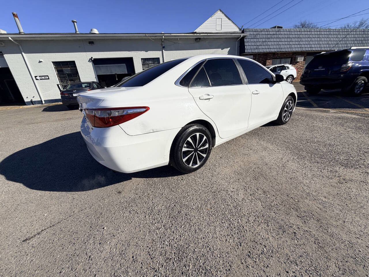 Used 2017 Toyota Camry LE image 10