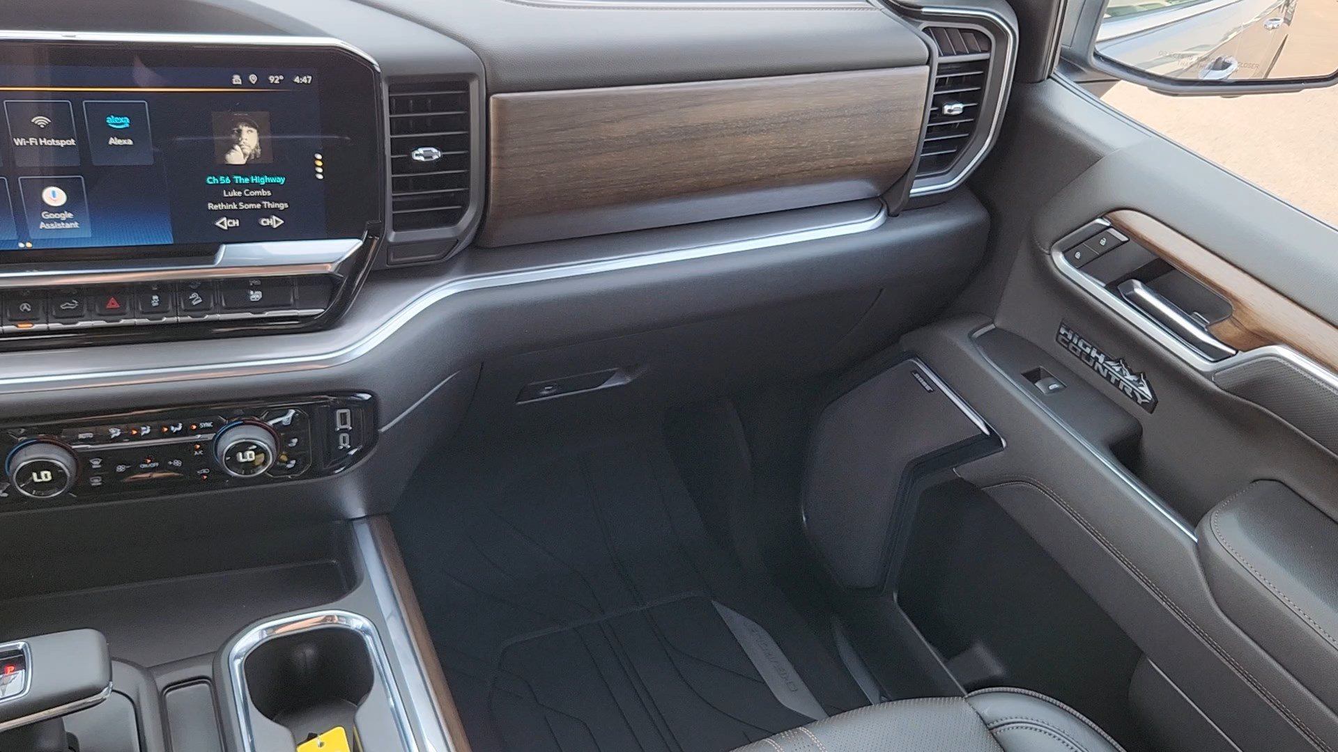 Used 2025 Chevrolet Silverado 1500 High Country w/ Technology Package AWD/4WD image 6