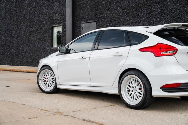 Used 2016 Ford Focus ST image 48