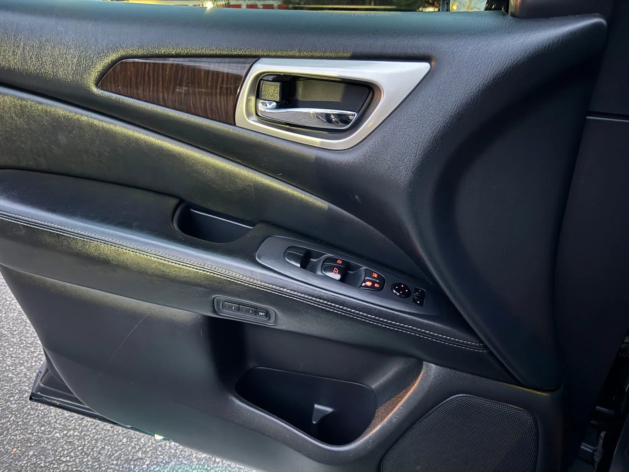 Used 2013 Nissan Pathfinder Platinum image 15