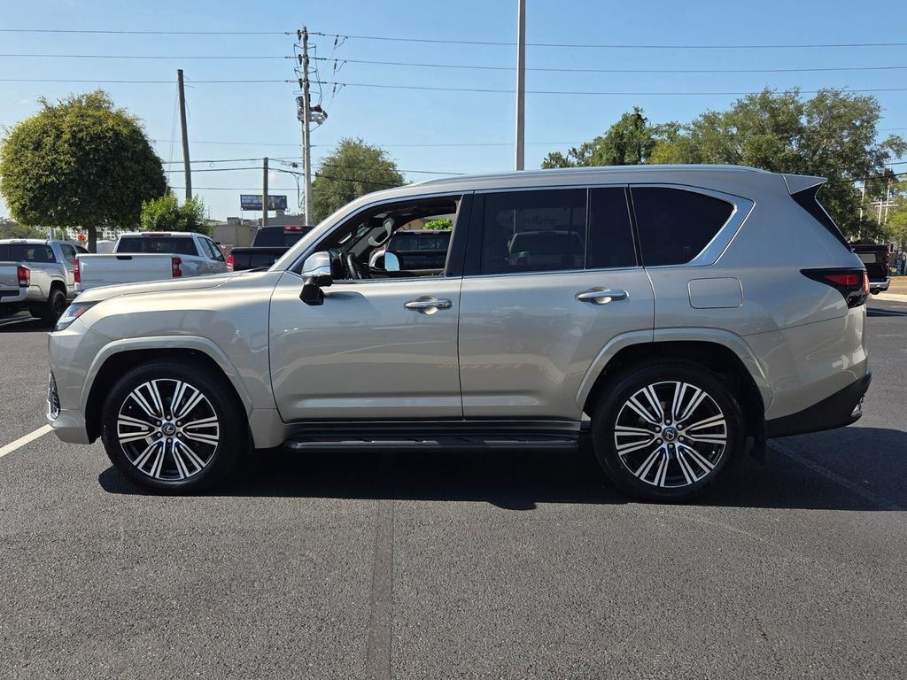 Used 2026 Lexus LX 600 4WD w/ Luxury Package image 4
