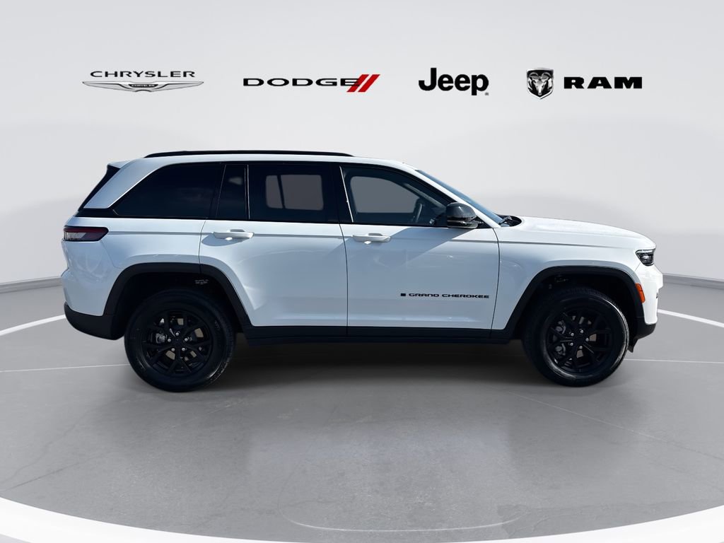New 2025 Jeep Grand Cherokee Altitude image 2