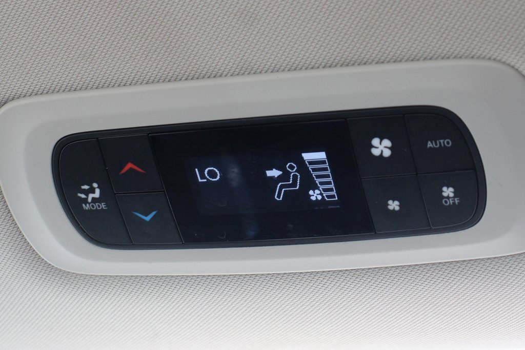 Used 2021 Chrysler Pacifica Touring w/ Uconnect Theater Family Group image 36