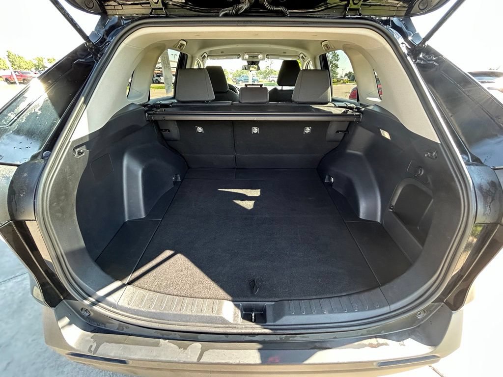 Used 2025 Toyota RAV4 XLE AWD/4WD image 27
