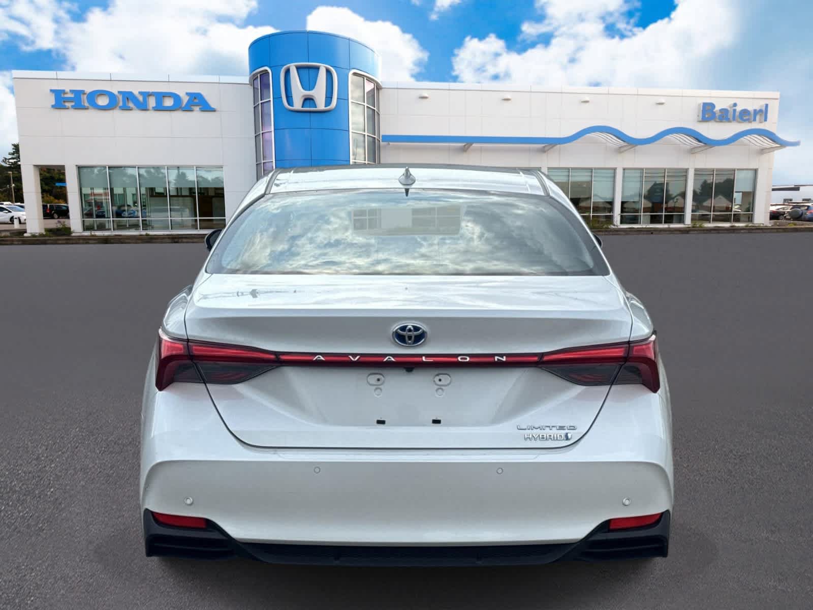 Used 2019 Toyota Avalon Limited w/ Advanced Safety Package FWD image 4