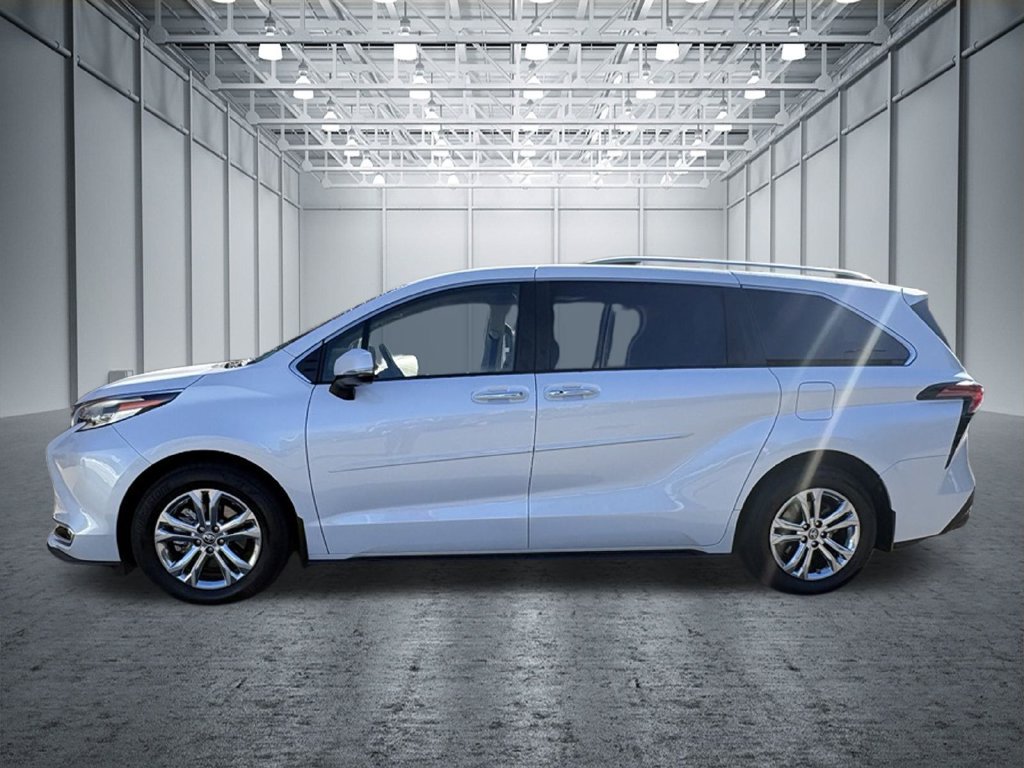 Used 2023 Toyota Sienna Platinum AWD/4WD image 2