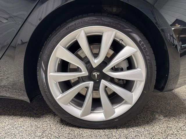 Used 2018 Tesla Model 3 Long Range image 15