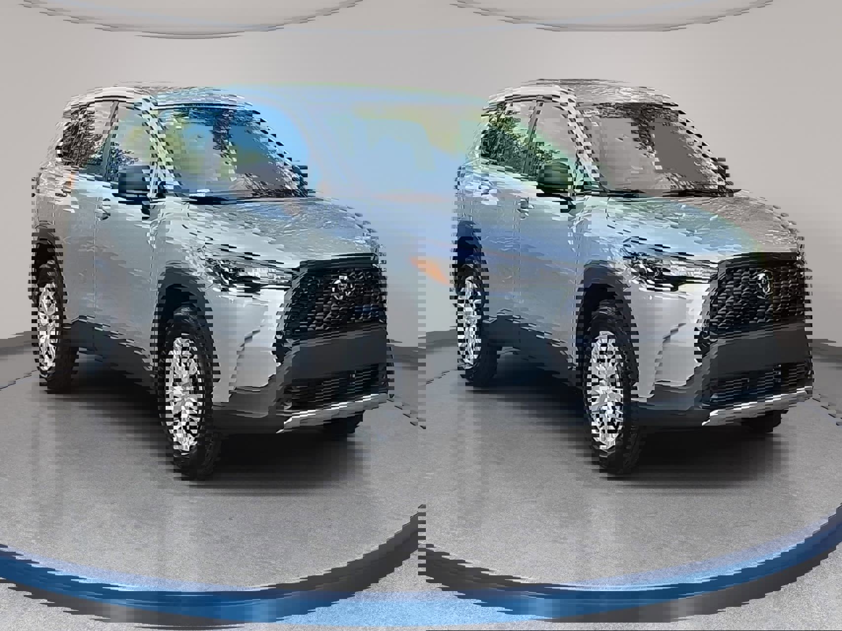 Used 2025 Toyota Corolla Cross L FWD image 3