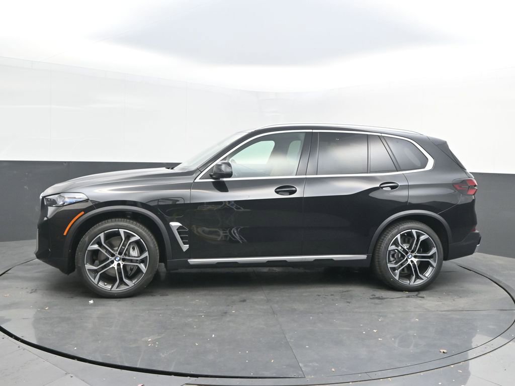 New 2026 BMW X5 xDrive50e w/ Premium Package AWD/4WD image 2