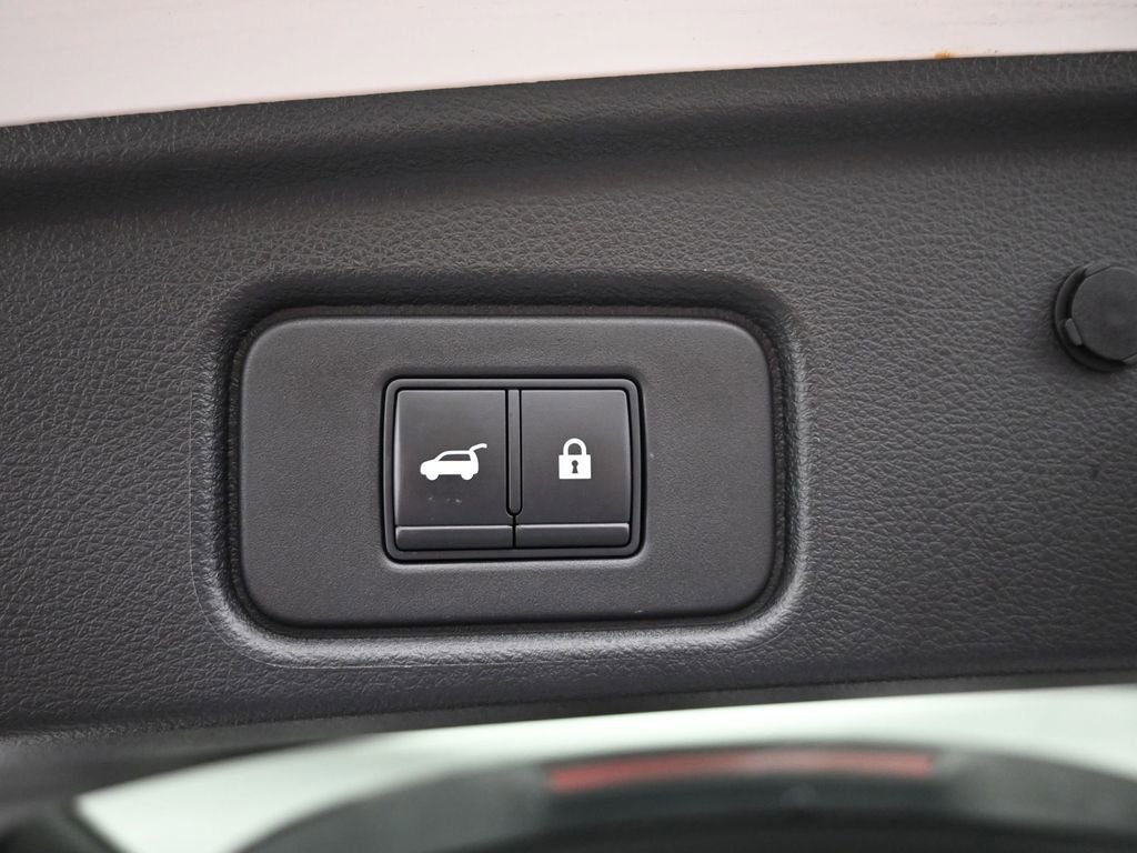 Used 2022 Nissan Pathfinder SL image 11